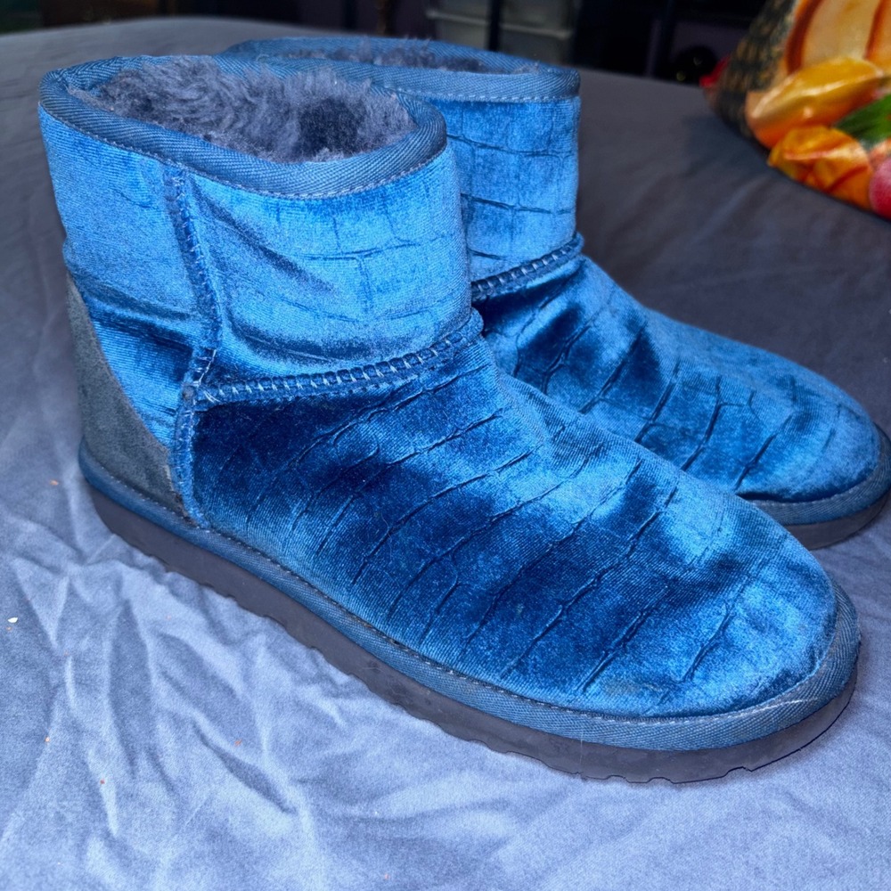 UGG Classic Mini II Croc Navy velvet low top ankle boots women's 8